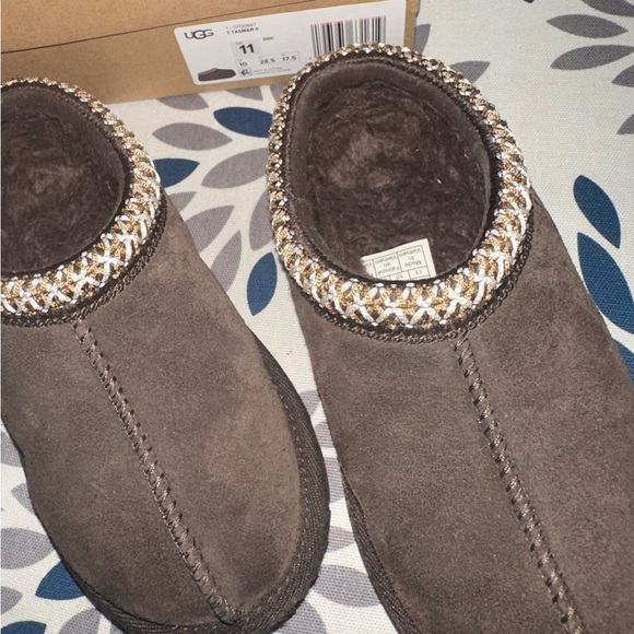 UGG Kids Brown Slippers with Gold Trim - Picture 1 of 4